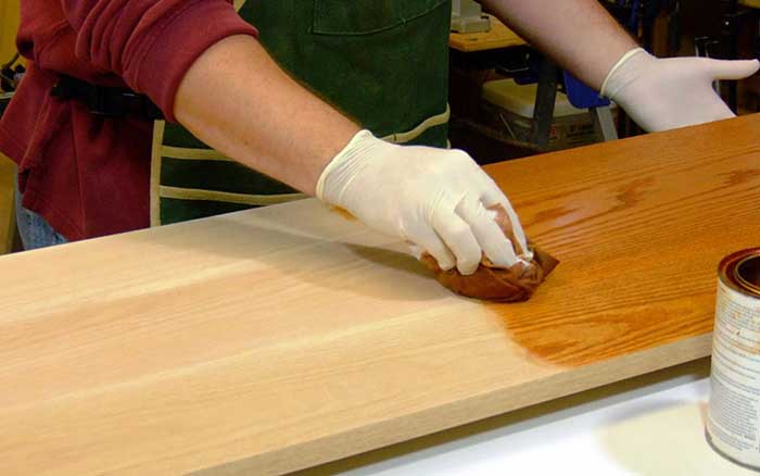 استفاده از روغن پارفین و روغن جلا برای براق کردن چوب مبل